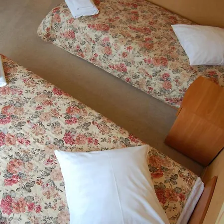فندق Linovo With Free Parking 3*